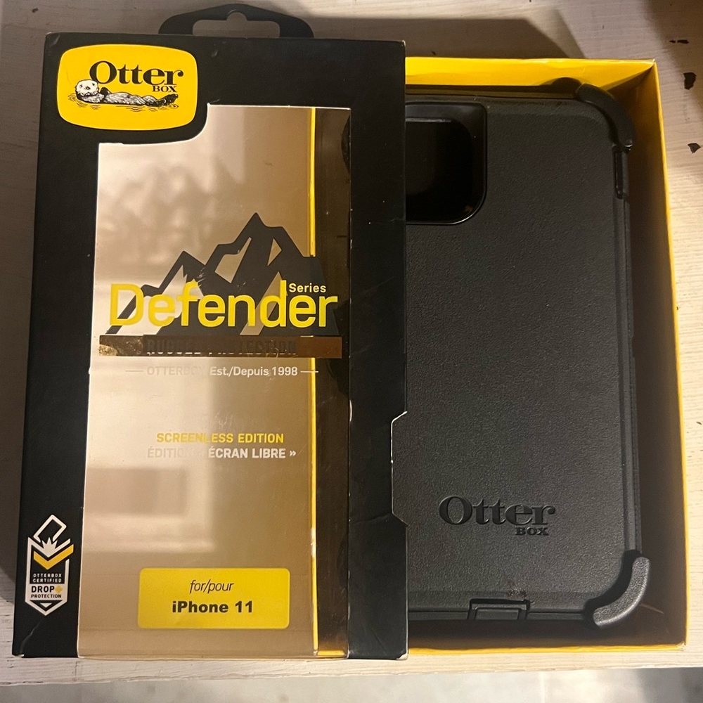 Otterbox Black iPhone 11 Case With Belt Clip
Never been used - New without Tags